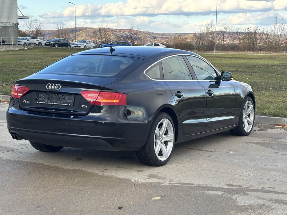 Anunt Audi A5 / 2.0 /143 cp / 2011  / Xenon / interior piele / import