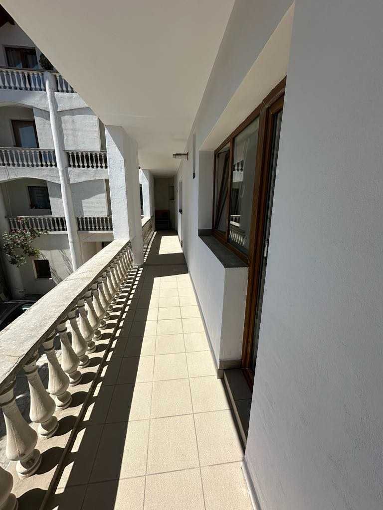 Inchiriez apartament cu 2 camere, bloc nou, zona centrala
