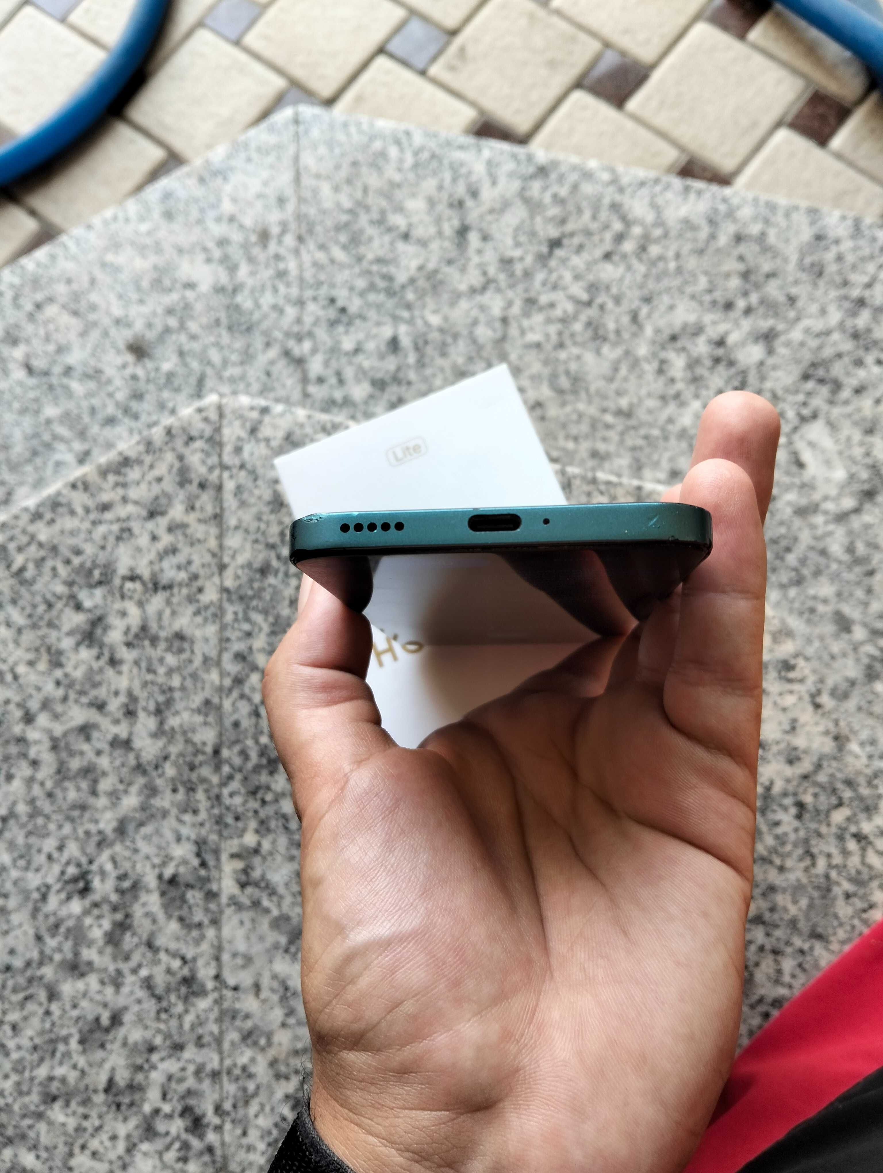 Honor 200 lite 5G 8/256 гб в отличном состоянии с коробкой и доку...