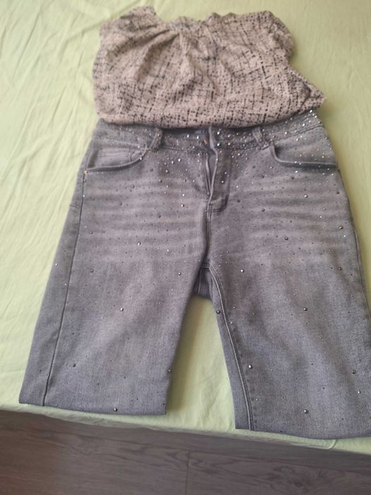 Дамски дънки и две блузи