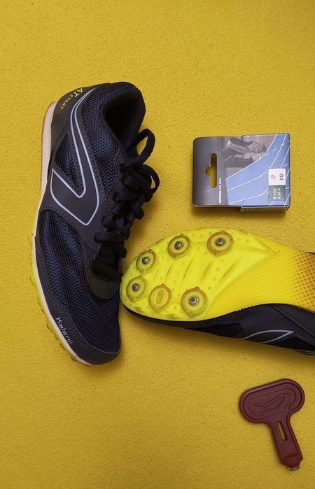 Спортни шпайкове номер 37 с подарък