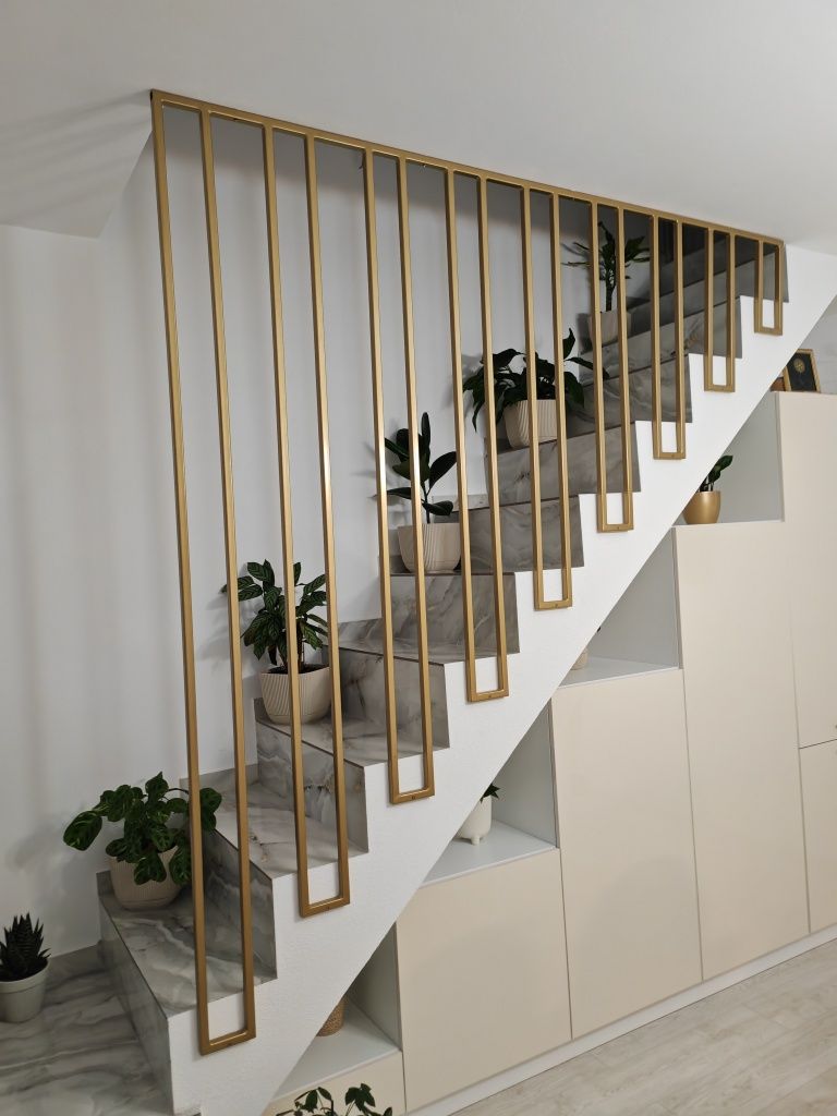 Porți, garduri metalice, balustrade interioare la comanda