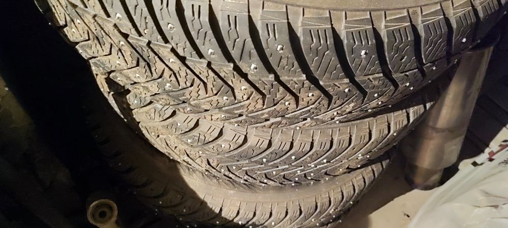 Продам Yokohama ice guard r17 215/60