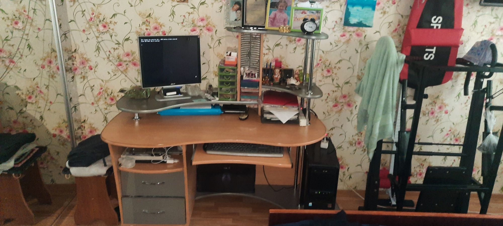 Компьютер, компьютерный стол