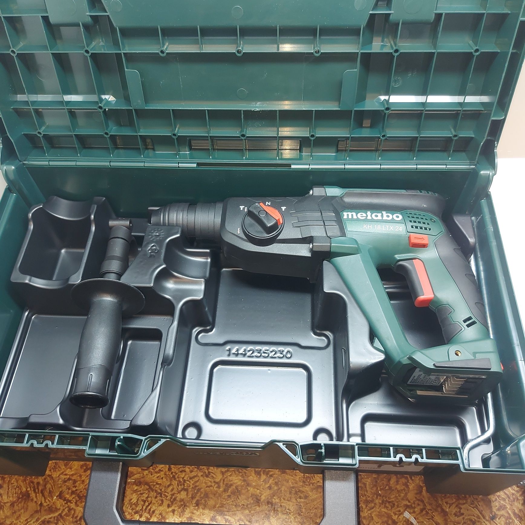 ПРОМОЦИЯ.Акумулаторен комбиниран перфоратор  Metabo KH 18 LTX 24