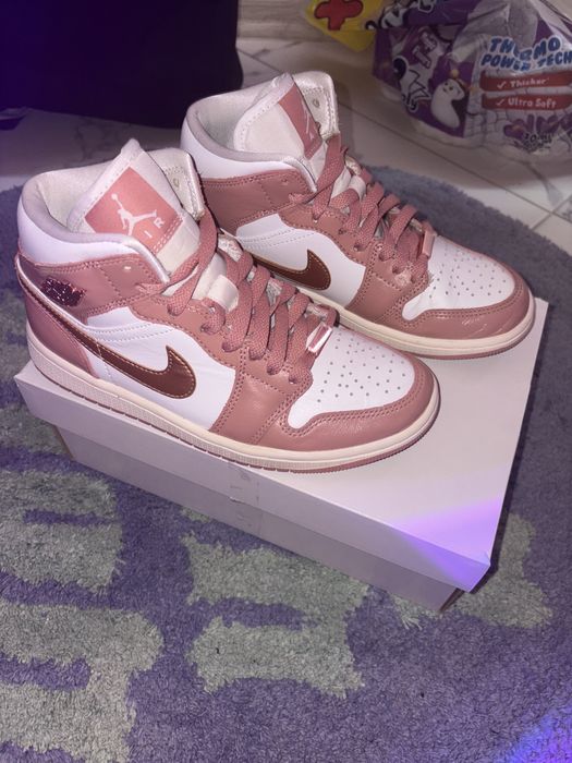 Air Jordan 1 Mid SE WMNS