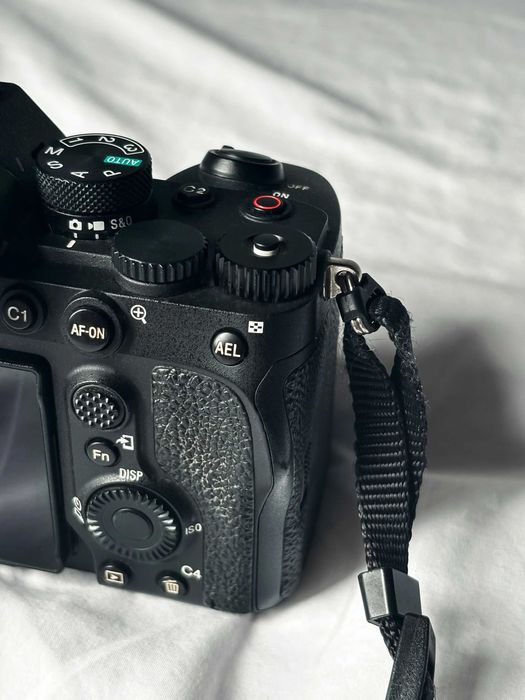 Sony A7 IV 33 мегапикселей, полный кадр 10-Bit 4:2:2