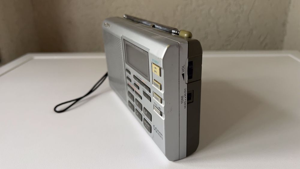 Vintage Radio Sony ICF-SW35 1999 Tokyo.