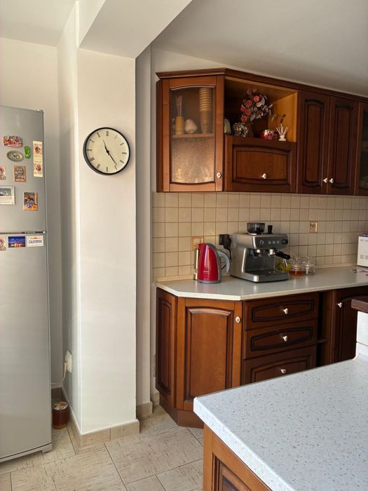 Vând apartament 4 camere centru civic etaj 1