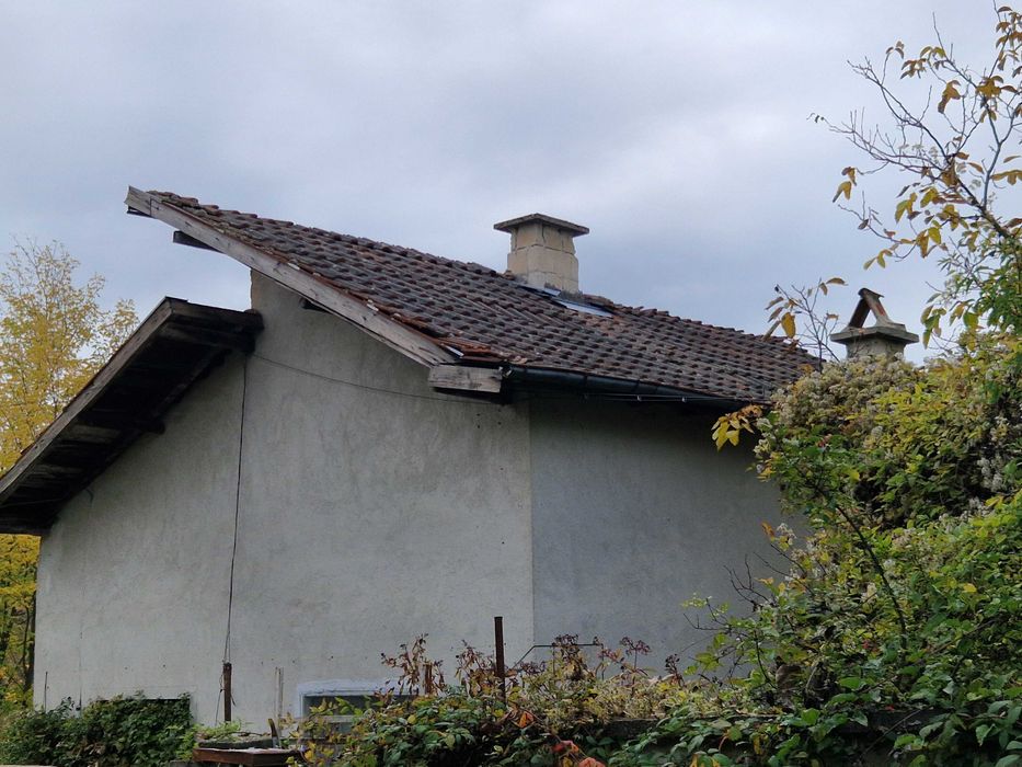 Двуетажна къща в с. Чехларе