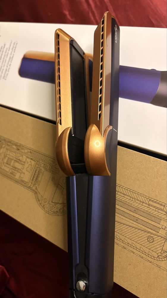 Dyson Airstrait