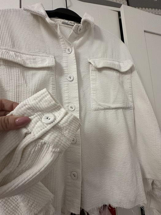 PULL & BEAR M размер- дамска плюшена бяла риза