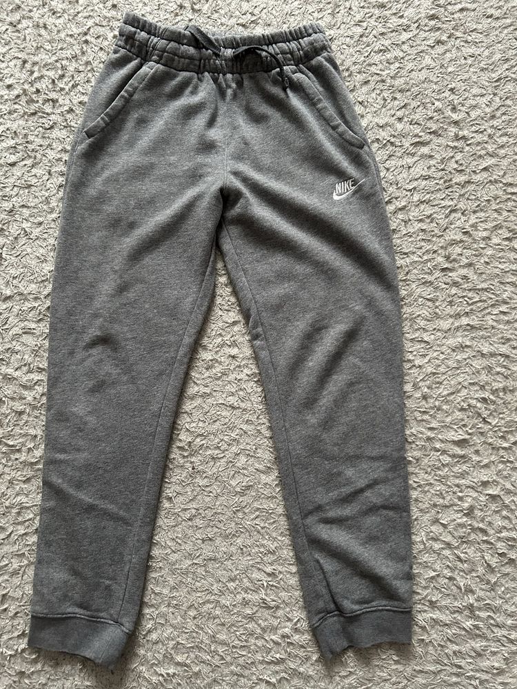 pantaloni nike gri