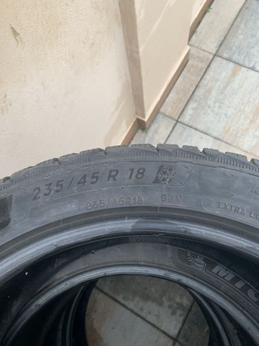 Set 4*235/45/R18 98V iarna Michelin Alpin 5