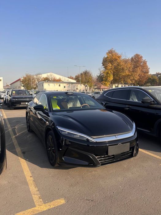 BYD HAN L 1 pozitsiya 2025 yil