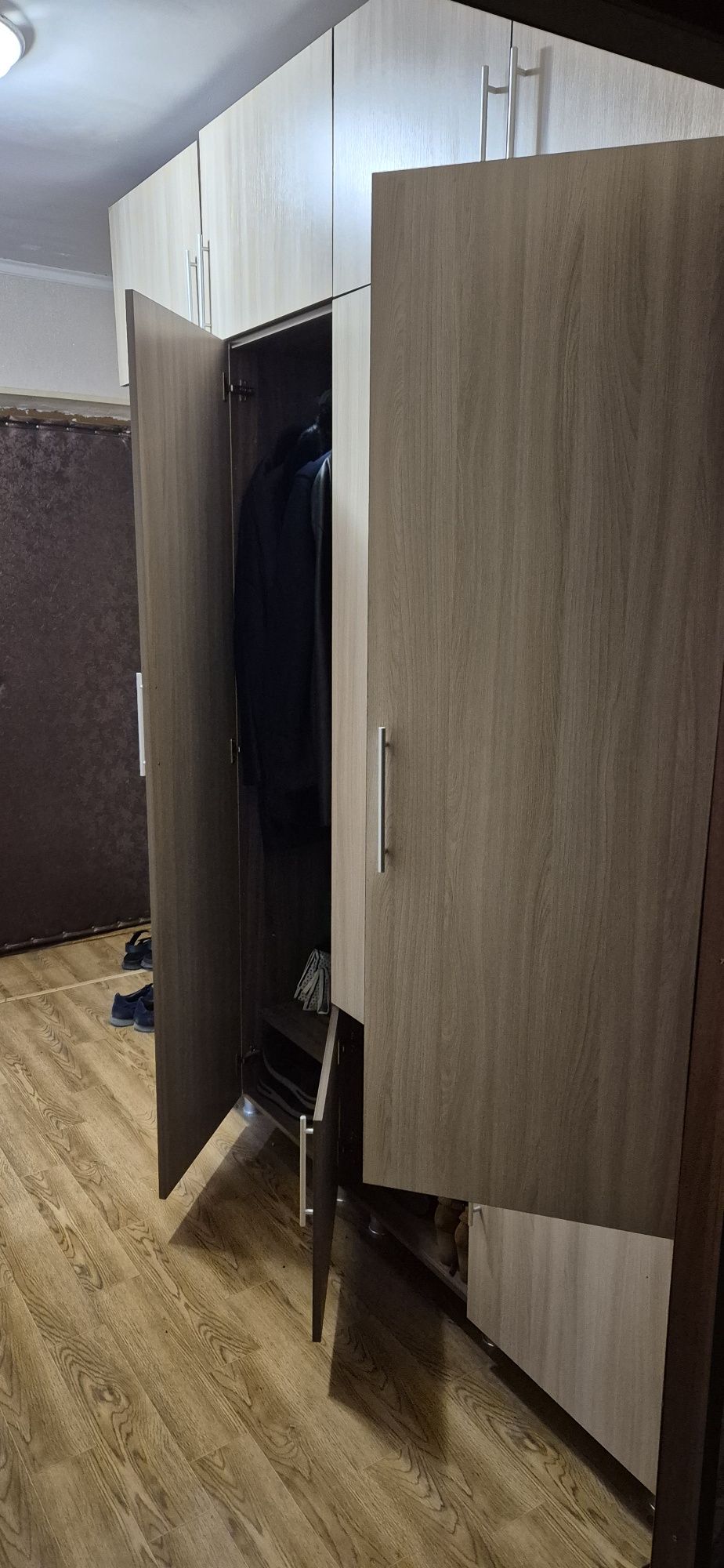 Продаётся шкаф в прихожую