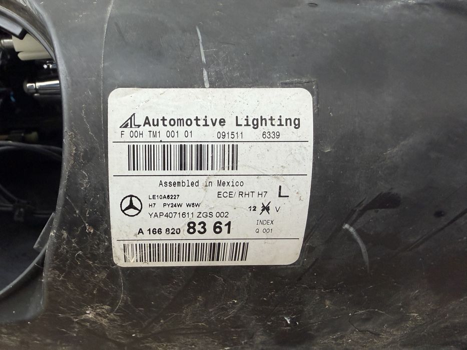 Far stanga Mercedes ML W166 cu lupa halogen Original Europa