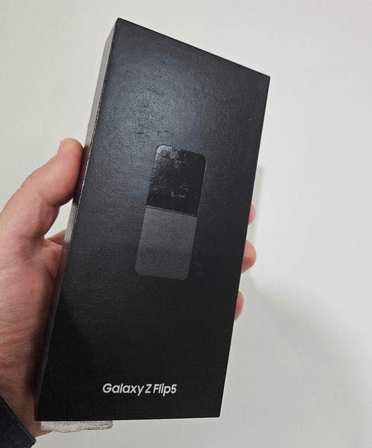 НОВ Samsung Galaxy Z Flip 5 256 GB отключен