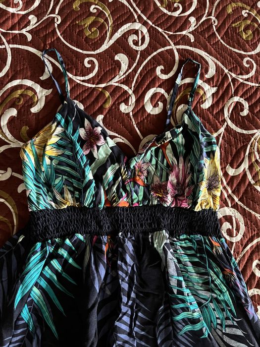 Лятна рокля с флорални мотиви