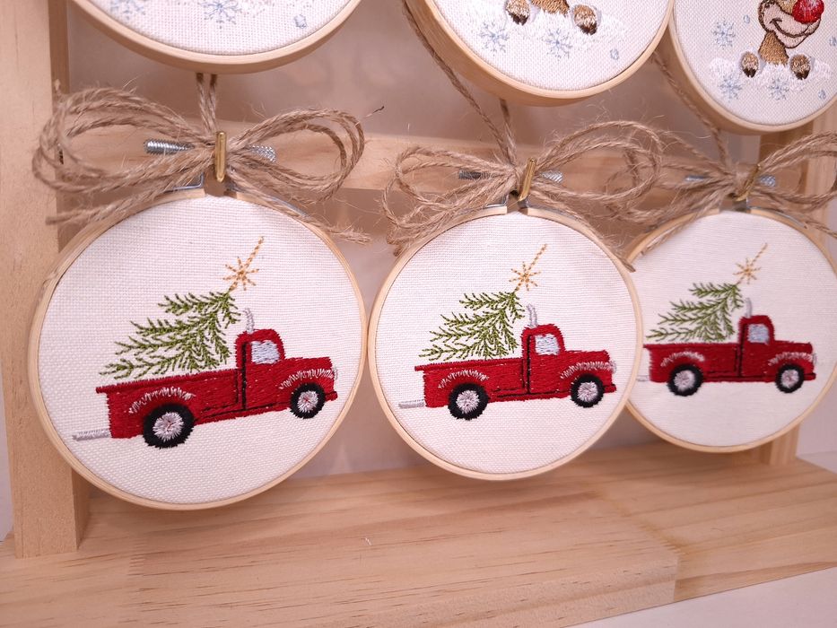 Бродирани коледни играчки за елха