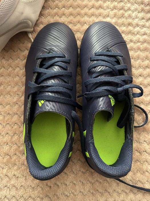 Маратонки Nike и Adidas