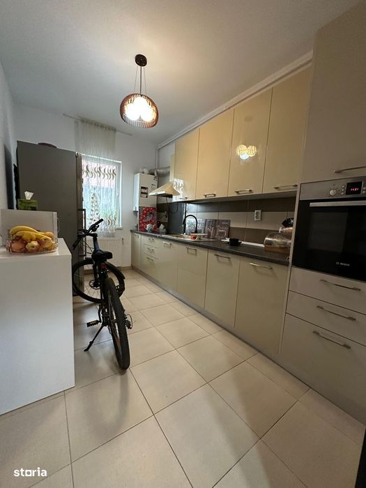Apartament 3 camere, 80 mp, etaj 1, mobilat, 2 băi – gata de mutat