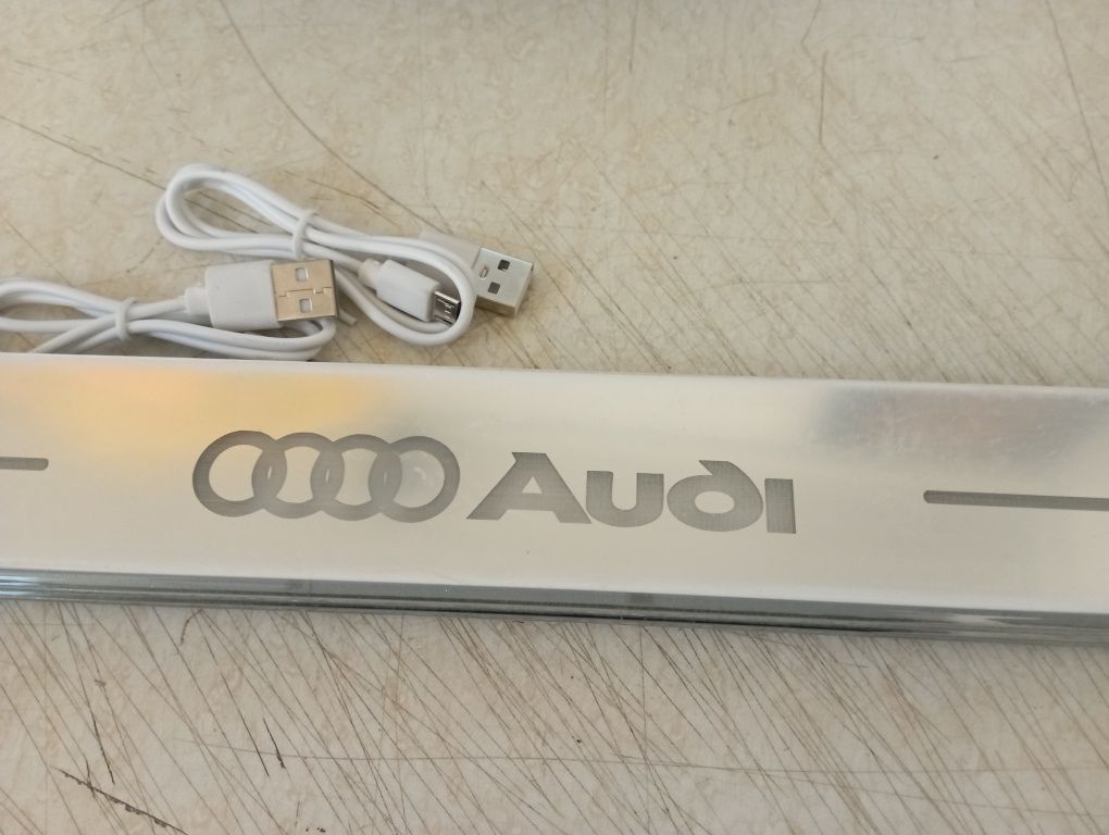Лед магнитни прагове с лого на AUDI