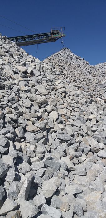 Piatră spartă pentru terasamente .