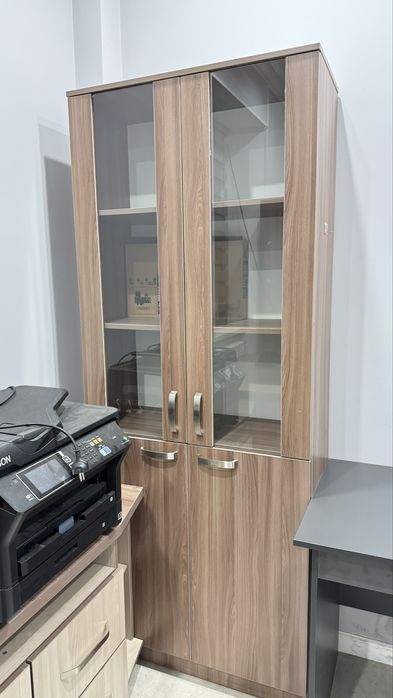 Офисная мебель, шкафы и столы