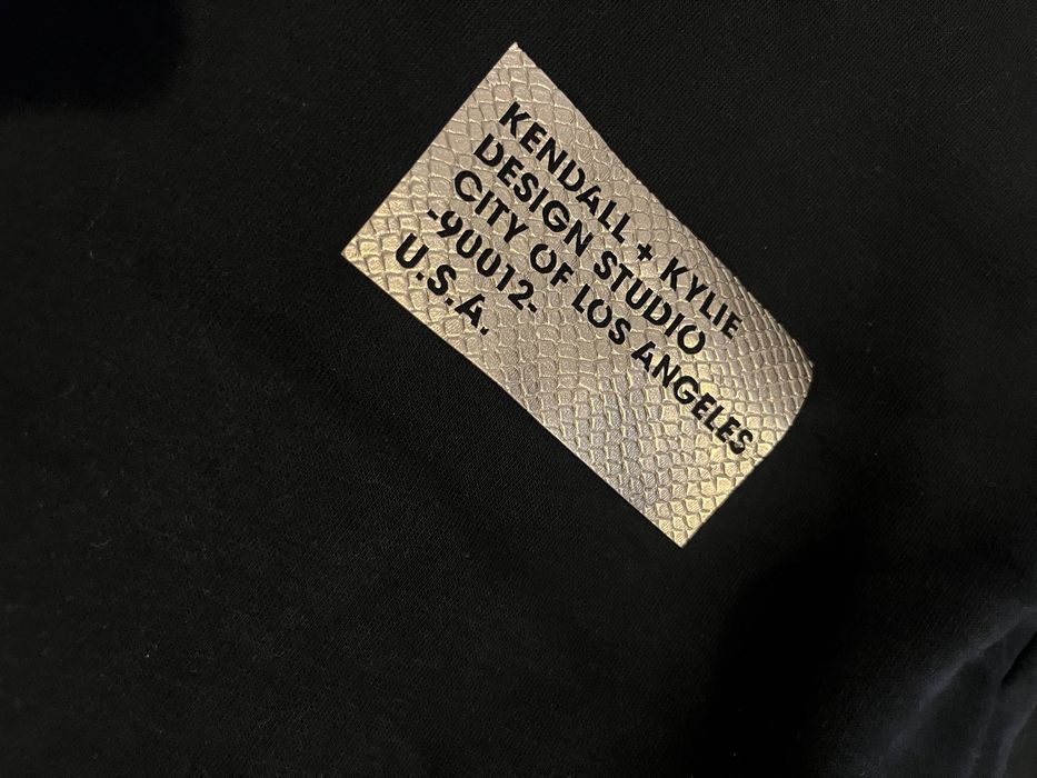 Черен суитшърт на Kendall and Kylie