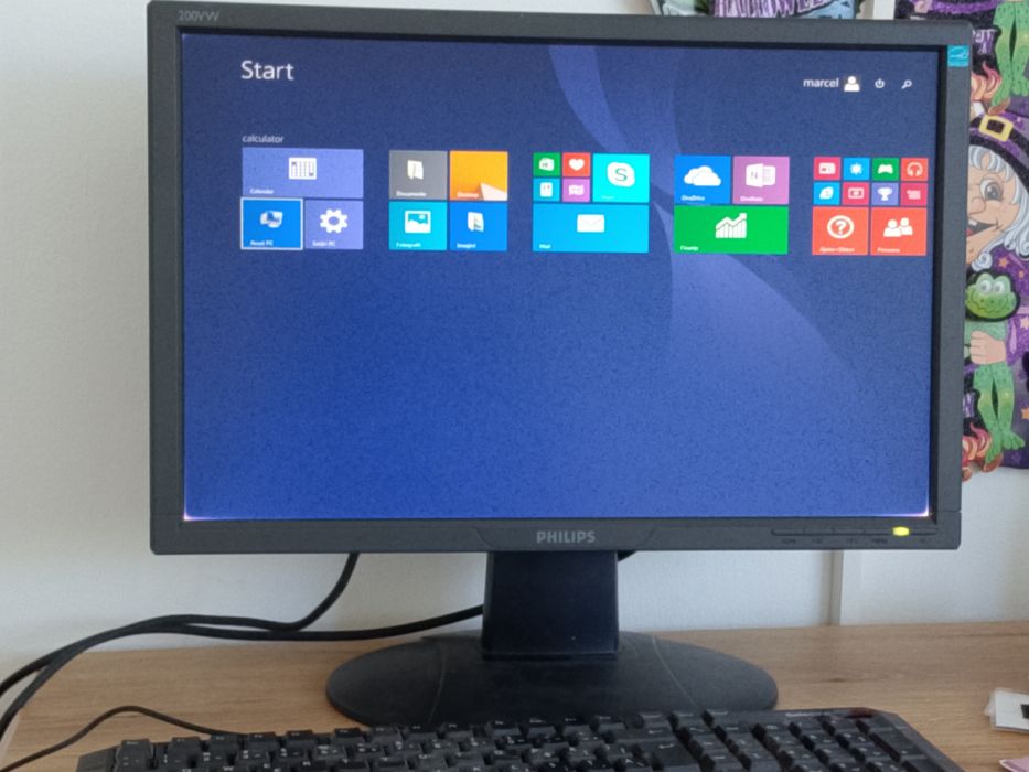 Vând leptop Pentium 3, montor centrala și o tastatura fara maus