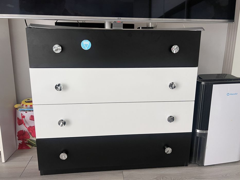 Vand dressing,comoda si 2 noptiere