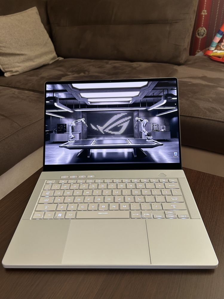 Гейминг лаптоп Asus Rog Zephyrus G14 (2024)