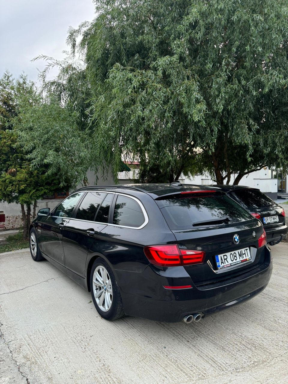 BMW F11  520  2011
