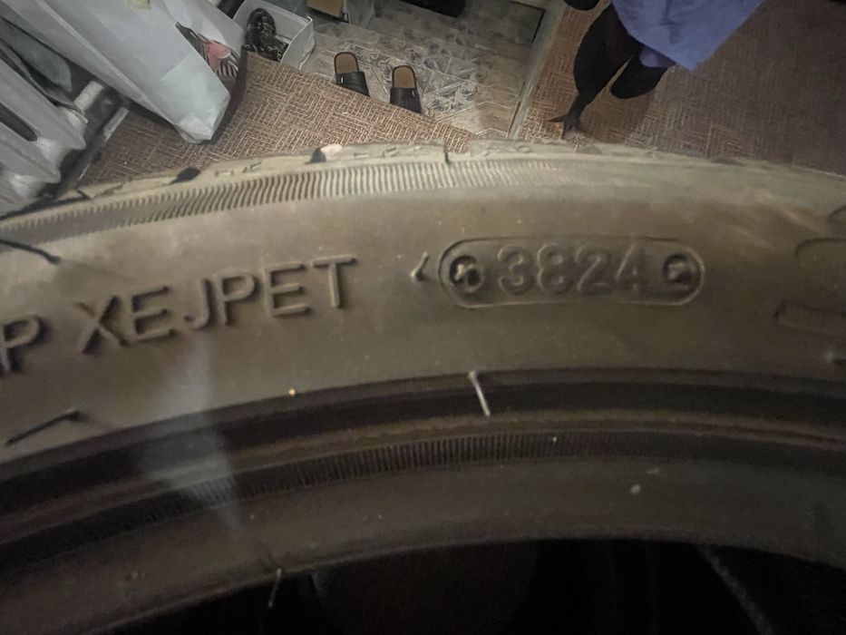 Продам зимнюю резину 245/40/R19 .год 2024