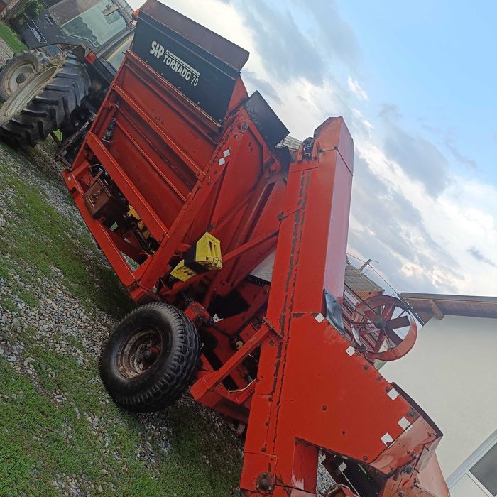 De vânzare culegătoare de porumb