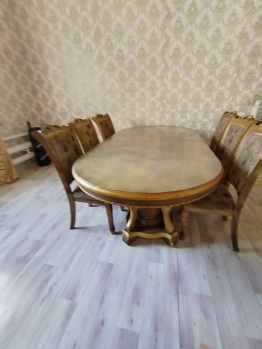 Срочно продам стол со стульями