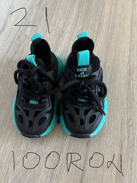 Vand incaltari fetite marimi intre 20 si 22 in stare perfecta