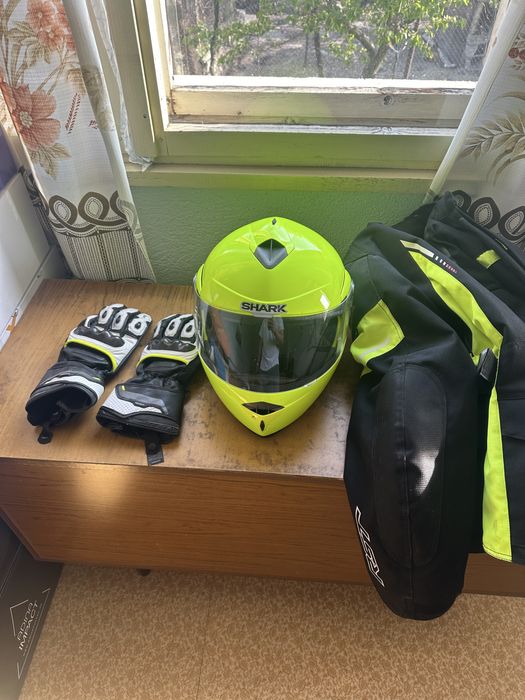 Премиум мотористки комплект – каска, яке и ръкавици