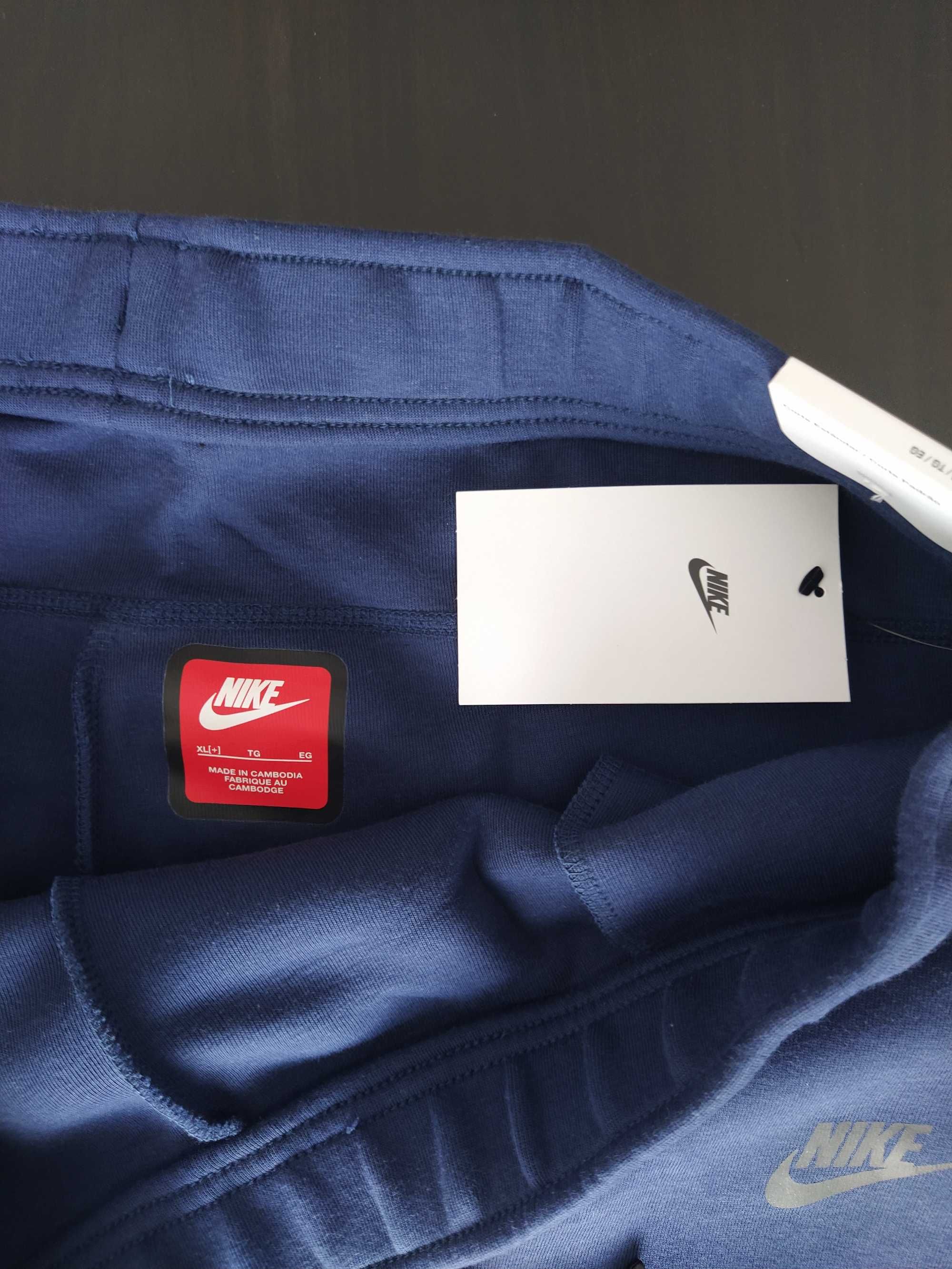 NEW NIKE Tech Fleece Full Zip за младеж XL+ (разширен)