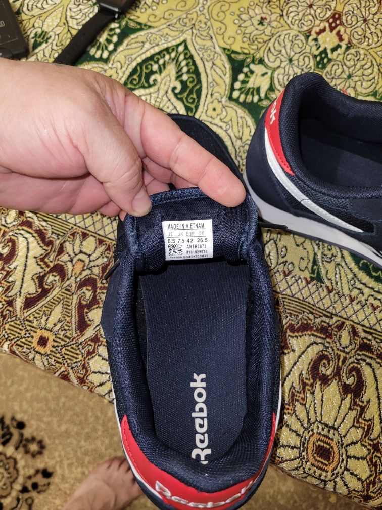 Продам кроссовки Reebok