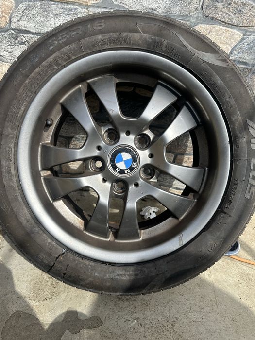 Vand geanta aliaj bmw cu cauciuc in stare foarte buna,la pret neg