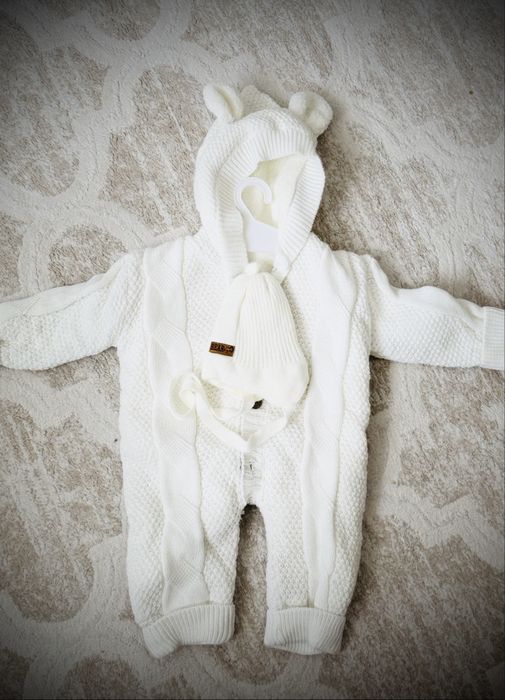 Продам практически новый комбинезон вязанный с шапочкой