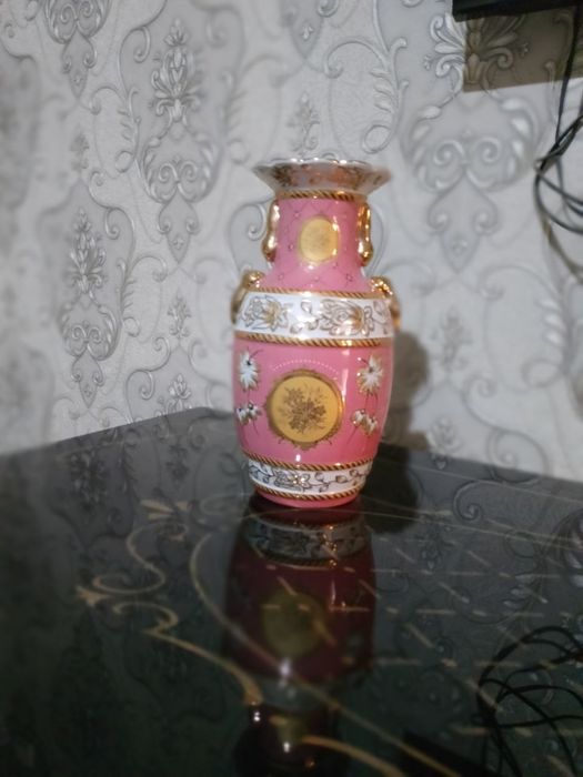 Продаются две китайские вазы