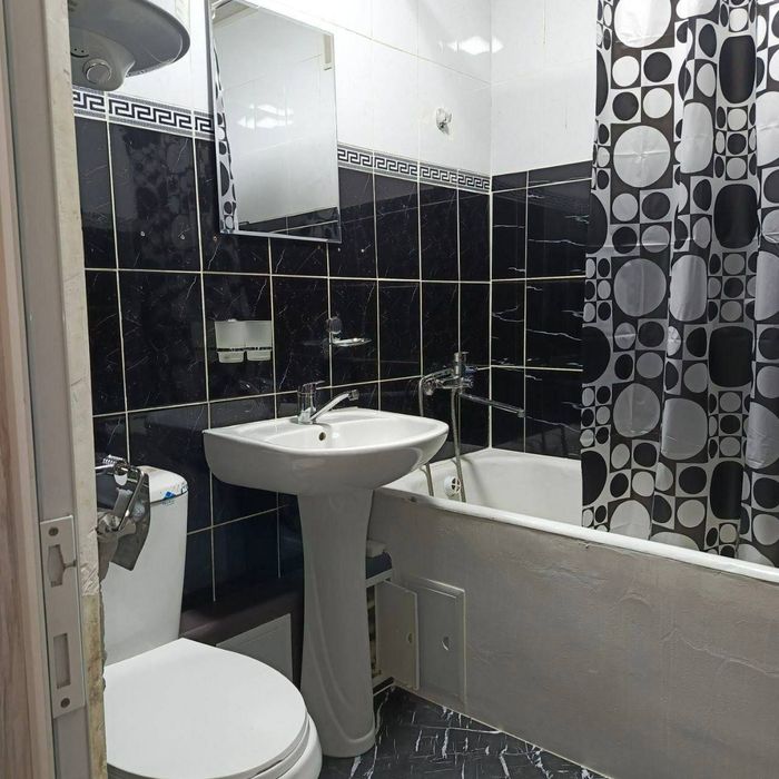 Chorsu bozori yonida