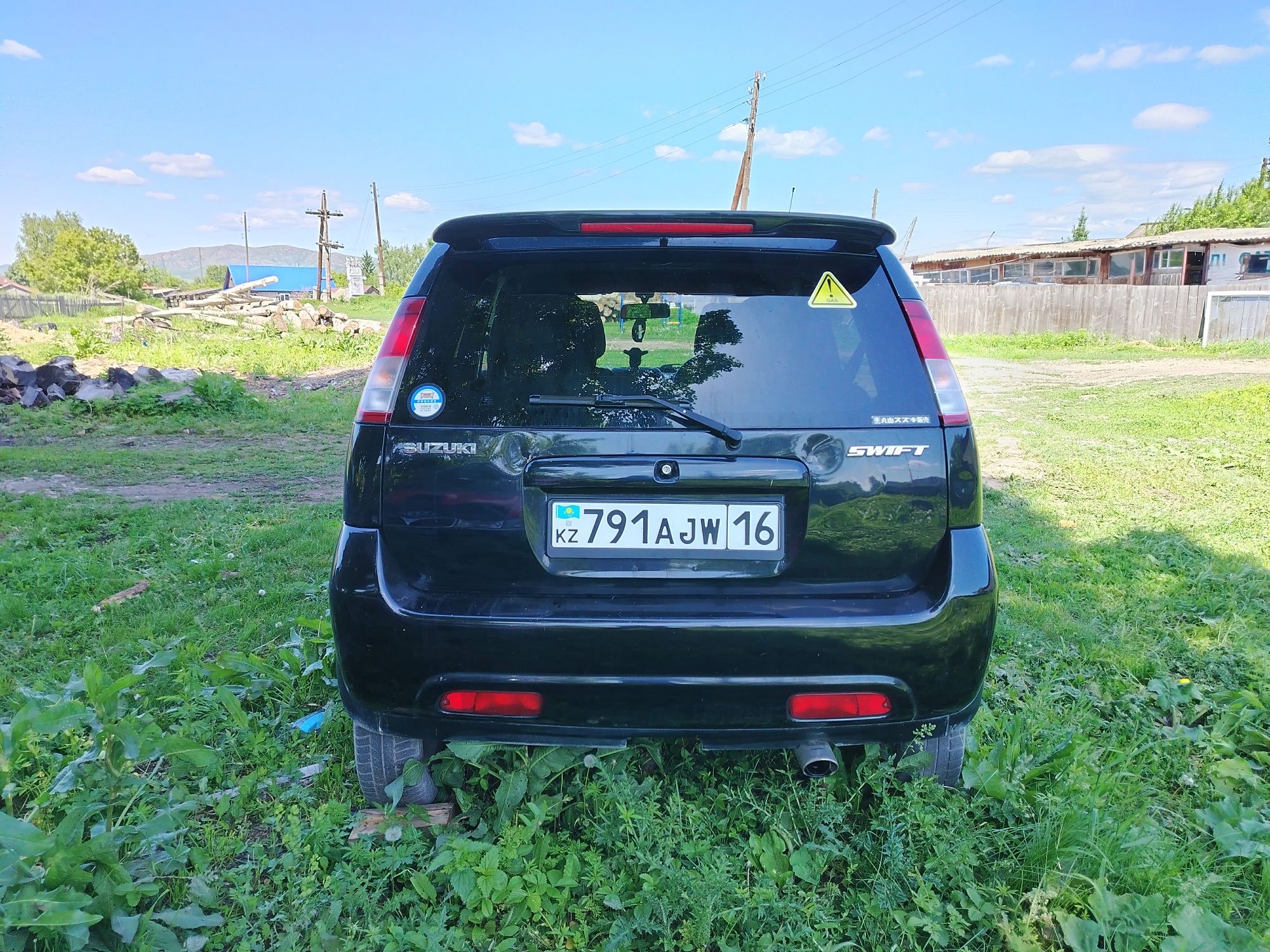 Продам машину SUZUKI SWIFT