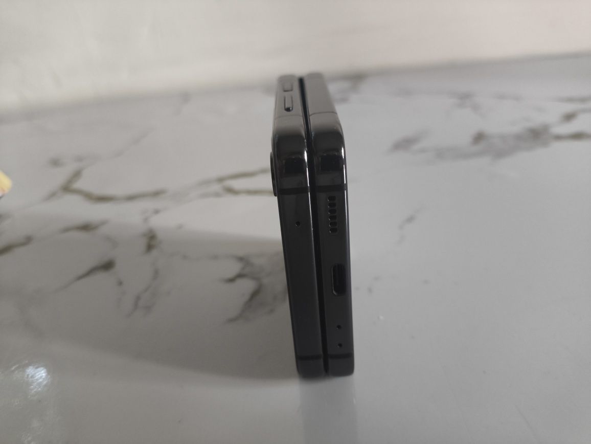 SAMSUNG GALAXY FLIP 4 в отличном состоянии/оригинал/128GB/супер сотка.