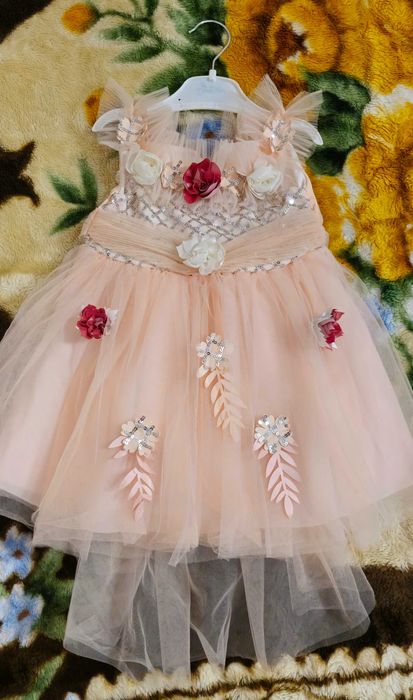 Нарядное платье для девочки