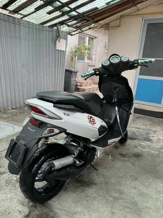 vand Malaguti F12R Phantom Tribal de PIESE nu Aerox, Piaggio, Aprilia