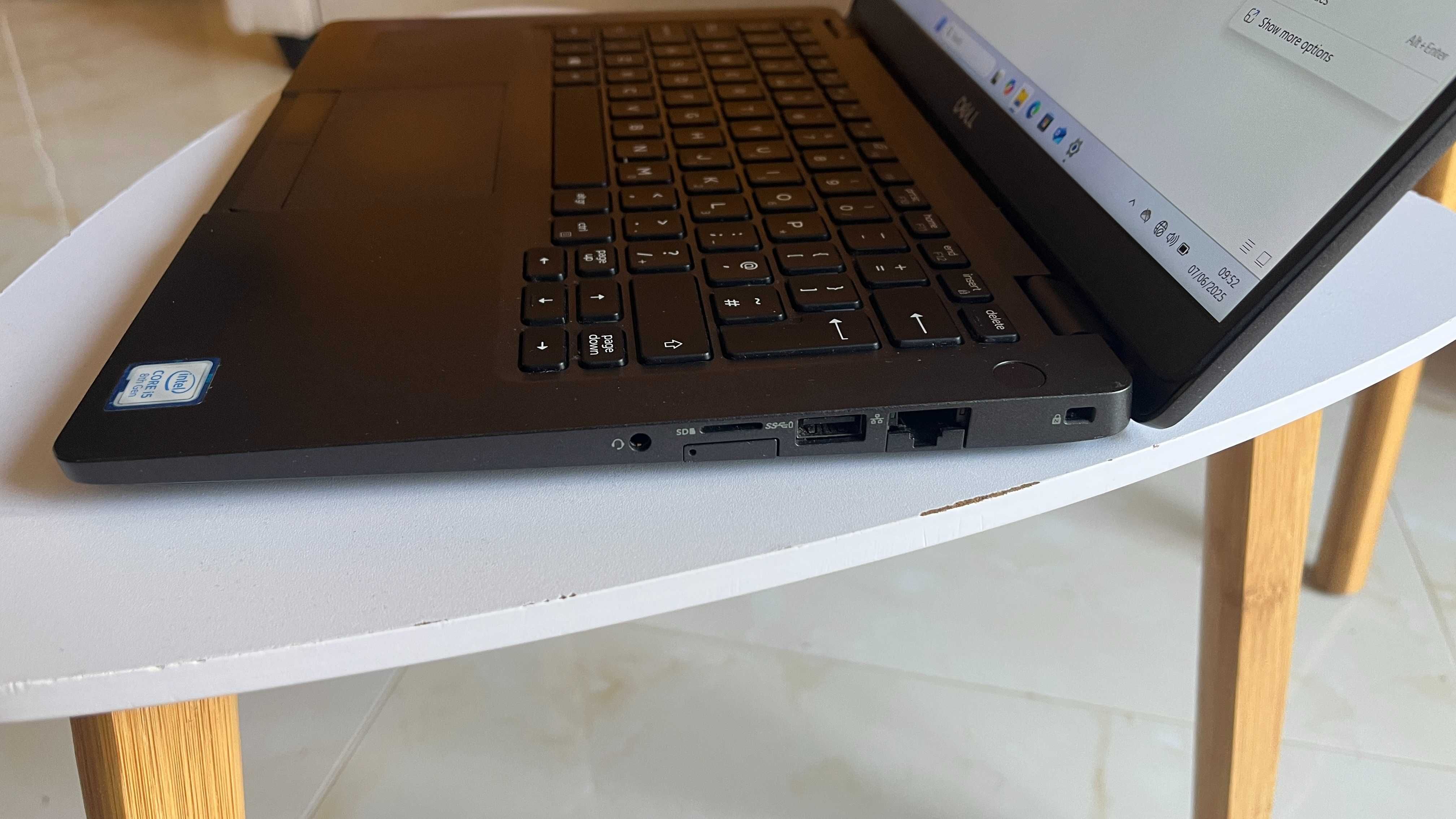 Dell Latitude 5300 TOUCHSCREEN/13.3"/i5-8265U/8GB RAM/256GB SSD/WIN 11